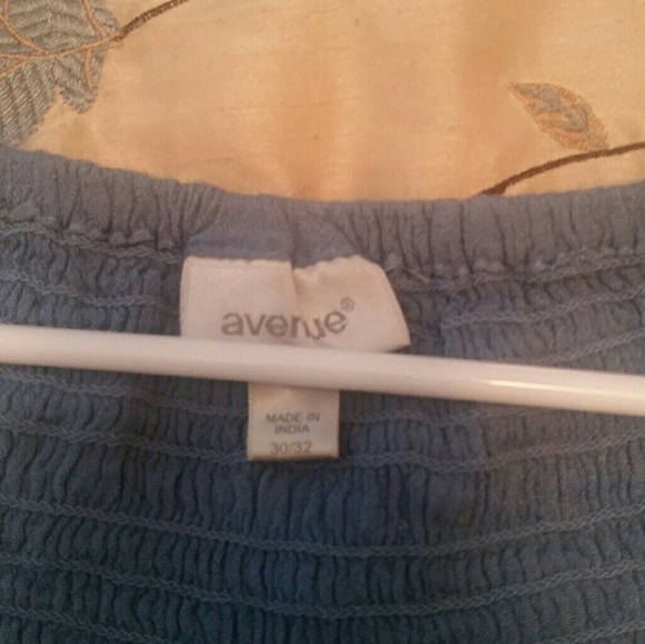 Avenue Crinkly Blouse, Size 30/32 - Picture 2 of 3